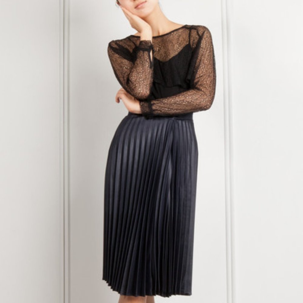 Delicate Overlay Crop Top - Picture 5 of 8
